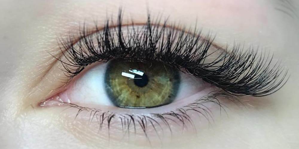 Green eye close up of lashes