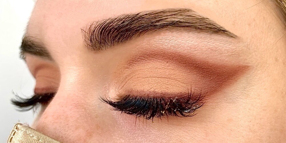 girl with eye liner on top of her eye